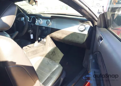 2005 Ford Mustang Gt Deluxe/Gt Premium z USA, uszkodzony, nr VIN 1ZVFT82H455239383